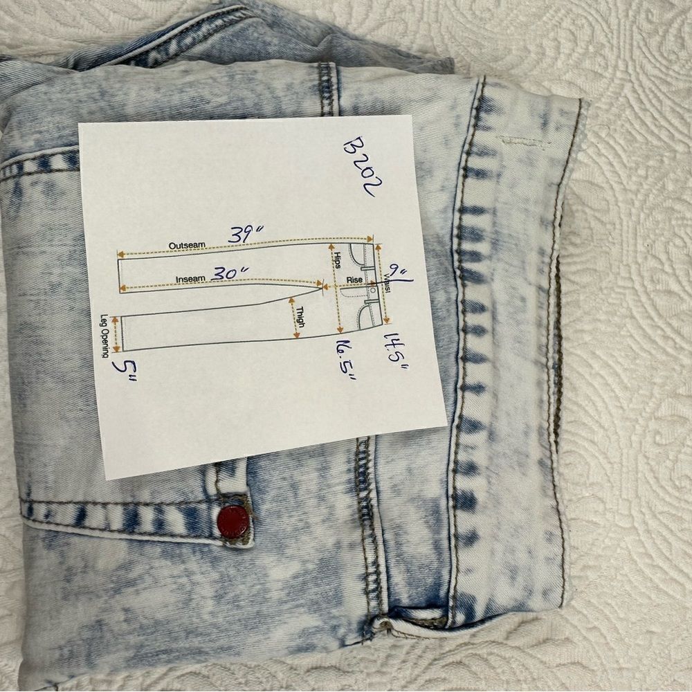 Bullhead Low-rise Skinniest Jean in Acid Wash color size 9 - Picture 11 of 13